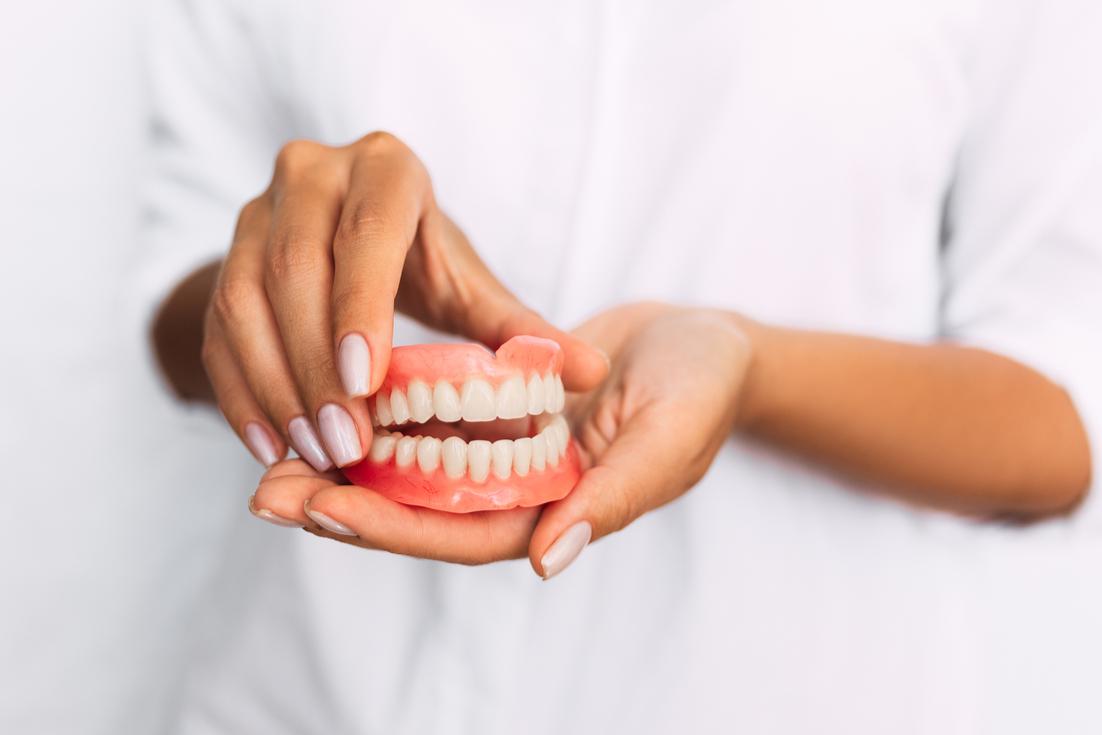 Helpful Tips For Adjusting to Life with Dentures in Jacksonville